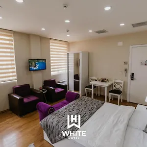 White & فندق باكو