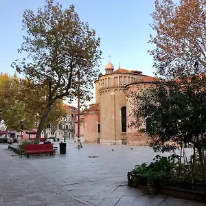 Oda ve Kahvaltı Patatina, Venedik